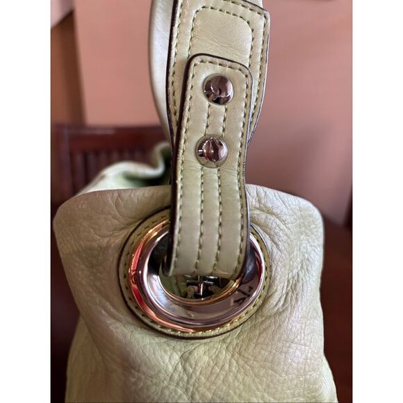 B. MAKOWSKY - Quilted Pebbled Leather Hobo Shoulder Bag in Celery - Like New! - Picture 14 of 16